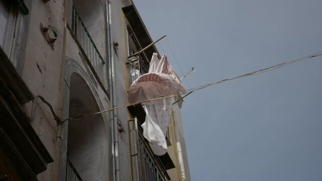 Hanging clothes Naples Slow Motion