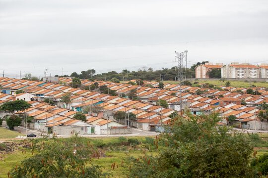 Programa Casa Verde e Amarela para munic&iacute;pios no pa&iacute;s, Governo Federal pretende iniciar o processo de regulariza&ccedil;&atilde;o de mais de 100 mil im&oacute;veis at&eacute; o fim de 2021. 