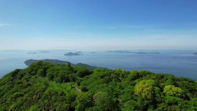 新緑が美しい初夏の紫雲出山からの瀬戸内海の映像