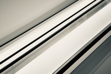 Lignes blanches et noires