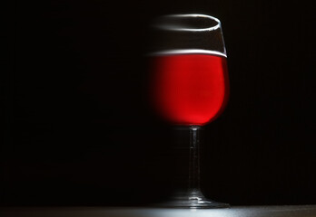 Un calice di vino rosso