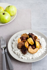 Fried chicken liver with apples and onions