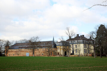 Fototapeta na wymiar Grosse Burg Kleinbüllesheim, Wasserburg aus dem 18. Jahrhundert - Grosse Burg Kleinbüllesheim, 18th century moated castle