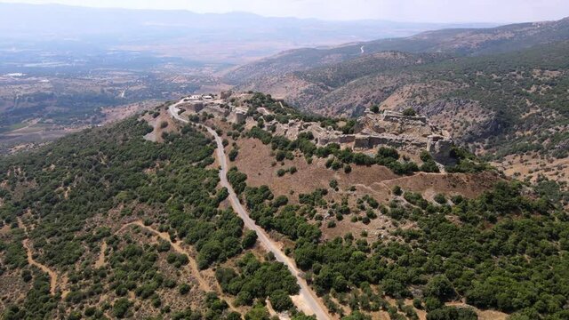 Aerial Panning View Of Nimrod Fortress And Beautiful Mountains - Nimrod Fortress National Park, Israel