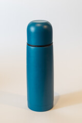 Garrafa t&eacute;rmica azul.