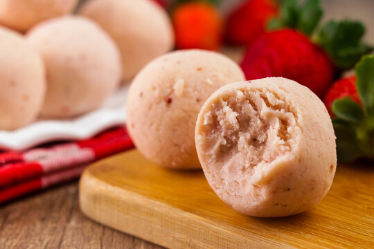 Keto Strawberry Cheesecake Fat Bombs