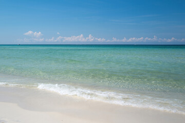 Fototapeta na wymiar Summer beach and sea, panorama. Wallpaper seascape.