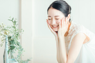 洗顔・スキンケアする女性
