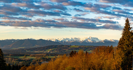 Blick auf die Zugspitze von Hohenpeissenberg, Bayern, Deutschland