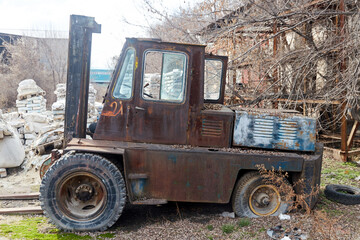 abandoned old rusty forklift truck at the salvage yard