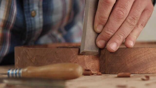 woodcarver with a chisel cuts a tea tray. amazing asmr sound