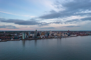 Naklejka premium Aerial shot of the Liverpool skyline featuring the Three Graces