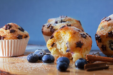 Muffins with blueberry and cinnamon