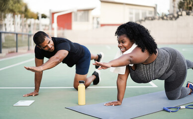Curvy woman and personal trainer doing sport workout session outdoor - Main focus on girl face