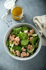 Healthy spinach salad with tuna