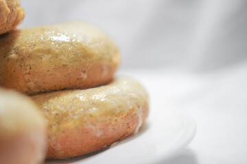 donuts with icing sugar