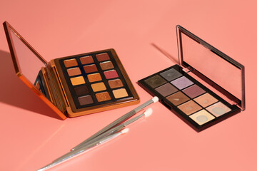Eyeshadow palettes of shimmering and matte colors