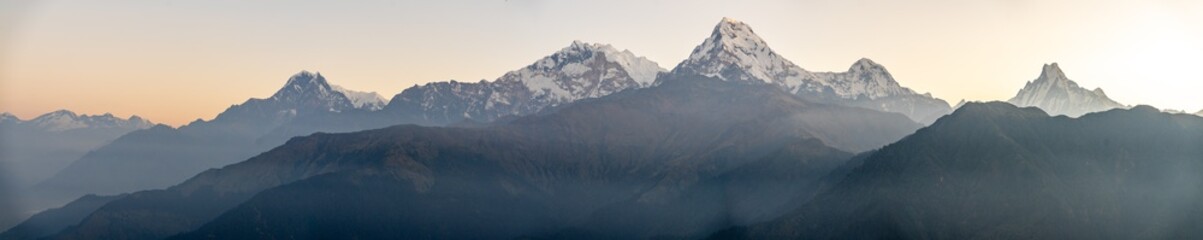 Fototapeta na wymiar Panorama sunrise on Poonhill beautiful mountain view of the Annapurna range.