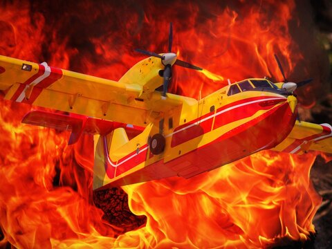 Canadair, Bombardier d'eau sortant des flammes lors d'un feu de forêt.