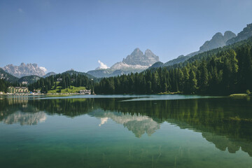 Naklejka premium Beautiful galcial lake - Misurina