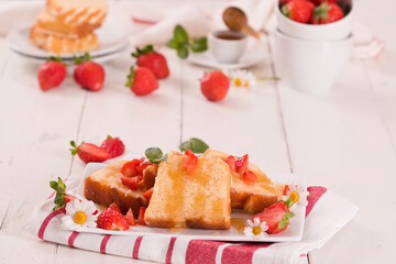 Lemon pund cake with honey and fresh strawberries.