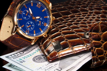 Fototapeta premium watch and money
