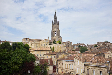 Fototapeta na wymiar Panoramic view of Saint-Emilion with medieval church