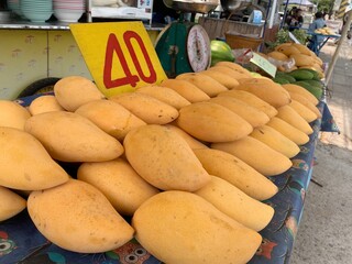 Ripe mangoes on the market