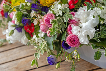 Buntes Blumengesteck