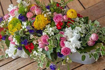 Buntes Blumengesteck