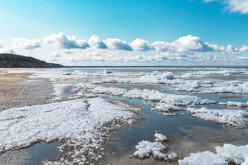 Obraz premium Ice melting on the Ob River in Siberia