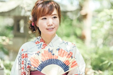 浴衣姿の女性
