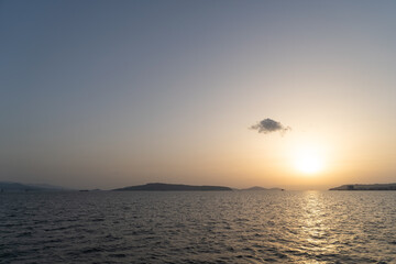 夕日と能古島
