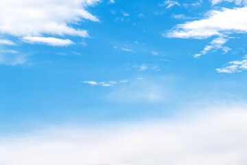 Obraz premium Soft clouds and vast blue sky summer background with space
