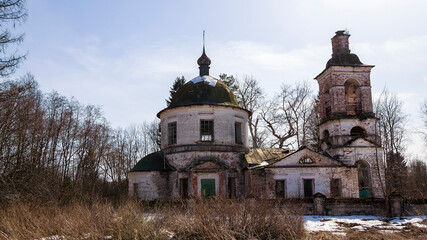 Fototapeta na wymiar abandoned Orthodox church