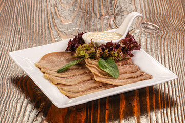 Sliced beef tongue with sauce