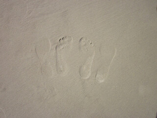 Ślady na piasku.