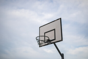 Basketball hoop