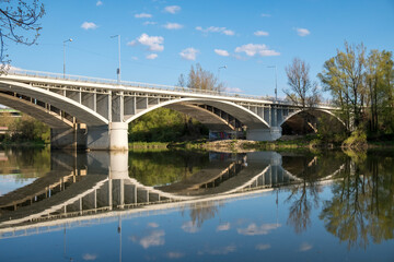 Fototapeta na wymiar reflection of a bridge in the water 