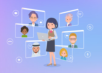 ノートパソコンを使ってオンラインコミュニケーションをとっているインカムをつけたビジネス女性のセット