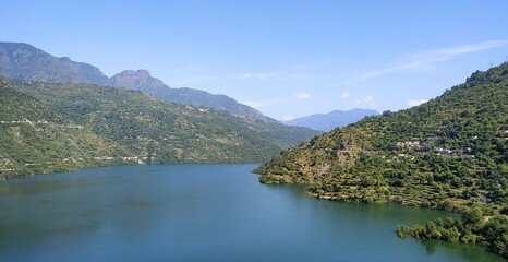 Fototapeta na wymiar This is Beautiful lake situated in Tehri Uttarakhand is awesome lake with middle in hills. 