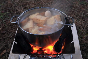 ダッチオーブンで調理したおでん