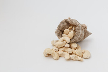 Fototapeta na wymiar Cashew nuts in bag isolated on white background