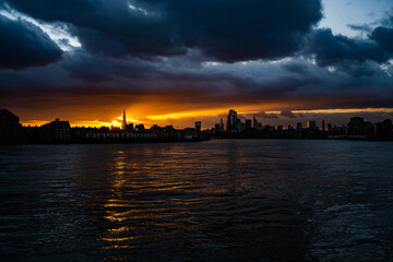 Fototapeta na wymiar london sunset