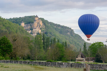 Hot-air balloon at Castelnaud-la-Chapelle castle - France Dordogne