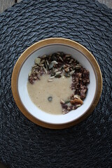 Frullato di banana con semi