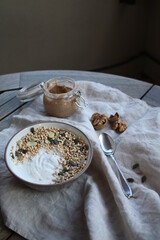 Yogurt con quinoa soffiata e semi