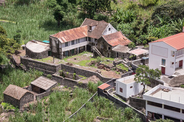 Granjas en el Valle de Paul en la isla de Santo Antao en el archipiélago de Cabo Verde