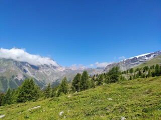 Fototapeta na wymiar hiking in the mountains, Alps, Italy, Aosta Valley 