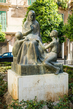 monumento a  Pere d'Alc&agrave;ntara Penya,1968, Remigia Caubet, plaza del Banc del Oli, Palma, Mallorca, Balearic Islands, Spain